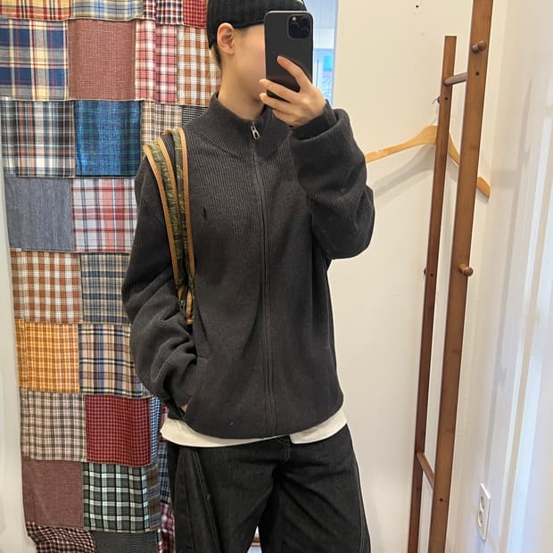 폴로 차콜 니트 집업