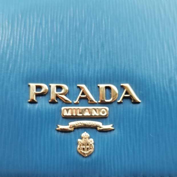 (풀구성 새상태급) PRADA (프라다) 비텔로 무브 금장 로고 중반지갑