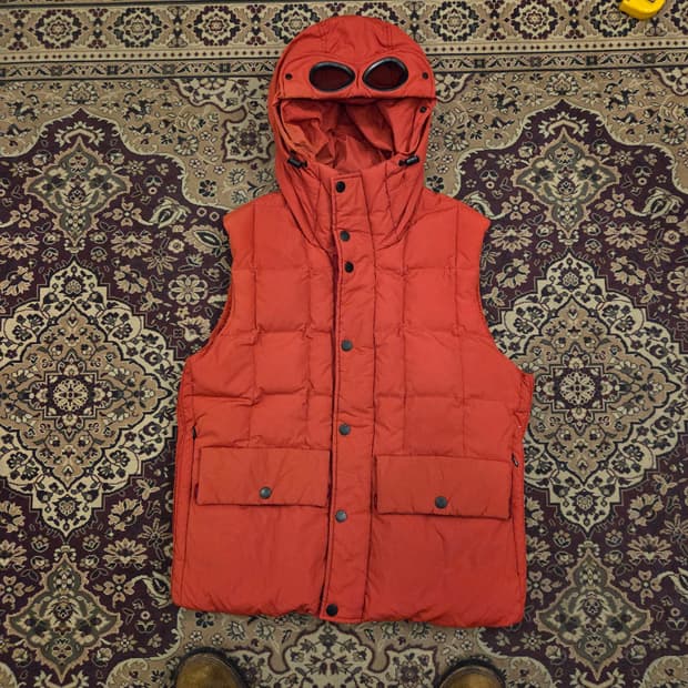 cp컴퍼니 고글 패딩 베스트 105