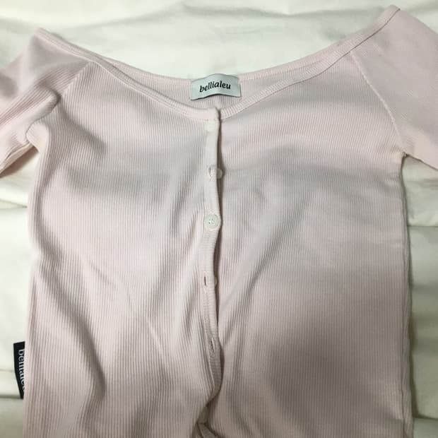 벨리아르 오프숄더 가디건