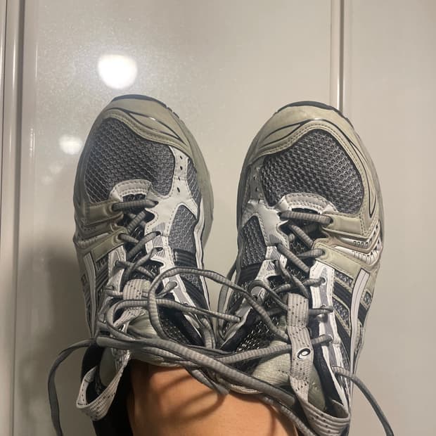 키코 아식스 젤카야노14 피그먼트그레이 280