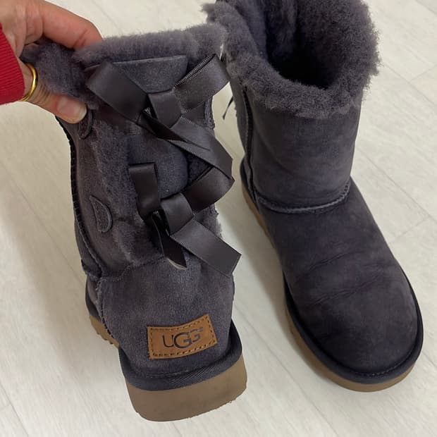 퍼플 어그 230 정품 