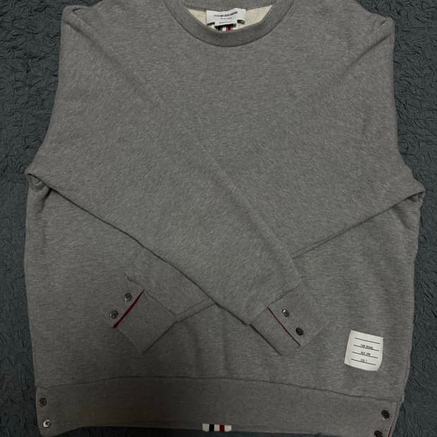 톰브라운 백삼선 맨투맨 5사이즈 그레이