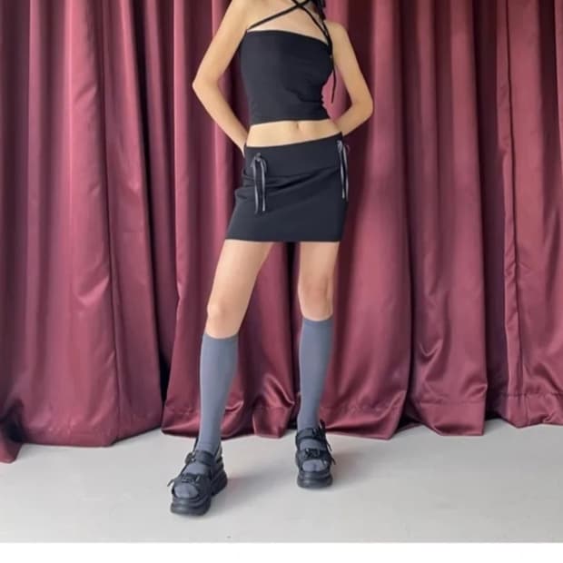 시너진 리본 아일렛 저지 미니 스커트 블랙