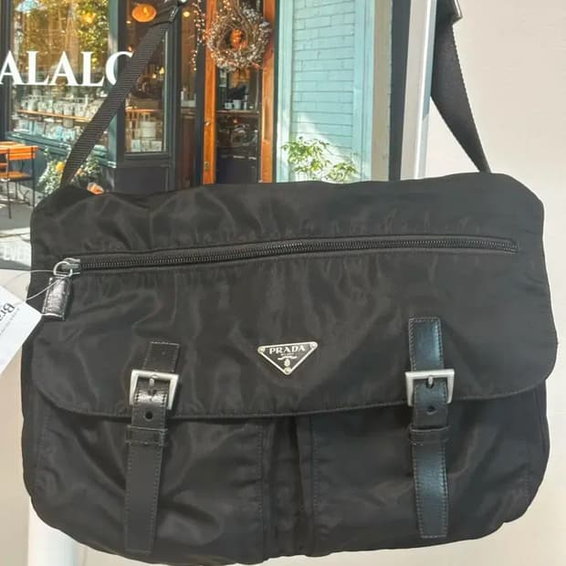 프라다 포코노 크로스백 팝니다