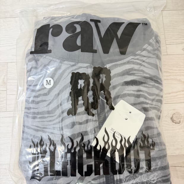 블랙아웃 리버시블 후드집업