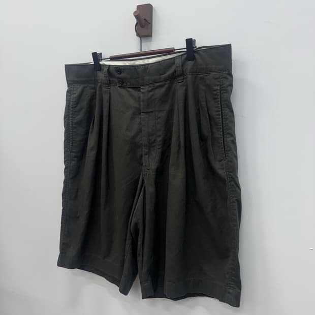 유니클로 카키 면바지