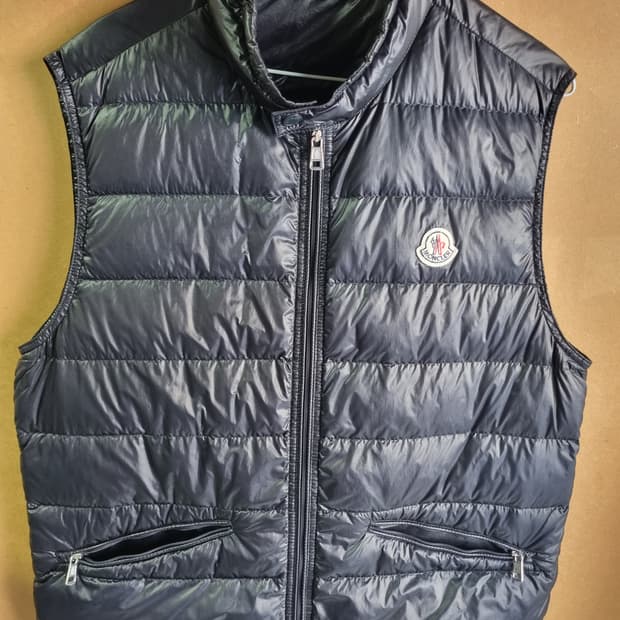 몽클레어 남성 경량 패딩조끼 