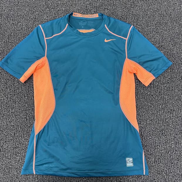 NIKE 나이키 기능성 반팔티셔츠 운동복 100(L)