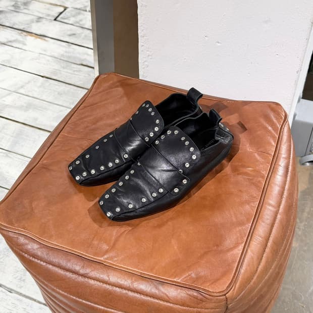 셀린느 블랙 스터드 디테일 램스킨 로퍼