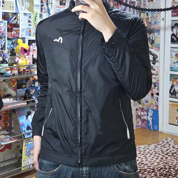 에비수 로고 자수 블랙 바람막이