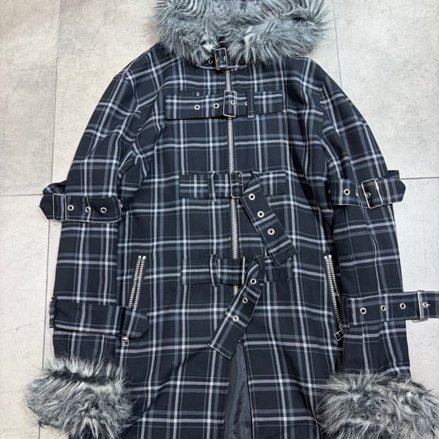 Devlin bass 락펑크 체크 버클 퍼 코트