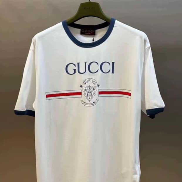 [구;찌] 새상품 / 반팔 / M (약 여성 66 사이즈)