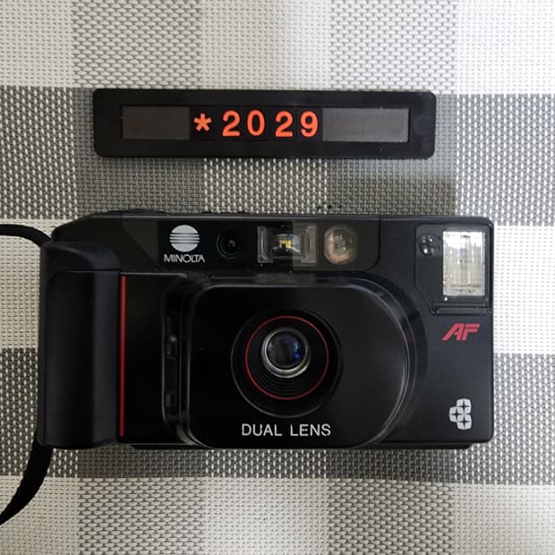 미놀타 AF-듀얼 데이터백 필름카메라