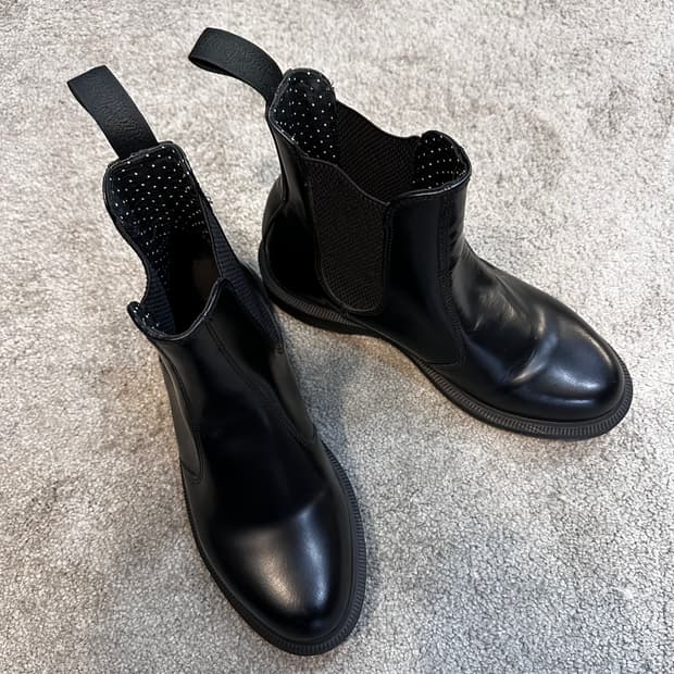 닥터마틴 플로라(Flora) 첼시 부츠235