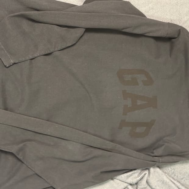 [L] 이지 갭 엔지니어드 바이 발렌시아가 도브 롱슬리브 티셔츠 블랙