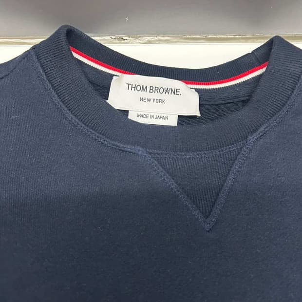 톰브라운 맨투맨 네이비