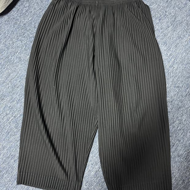 옴므플리세 크롭팬츠