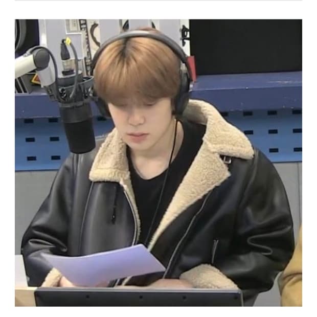 콜릿 정재현 무스탕 베이지