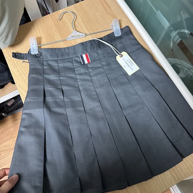 톰브라운 4-bar 플리츠 미니 스커트