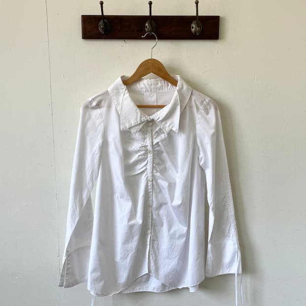 Mic Lifestyle 더블 카라 화이트 셔츠