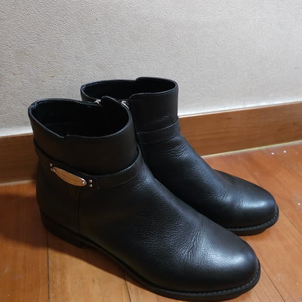 마이클코어스 블랙 앵클 부츠