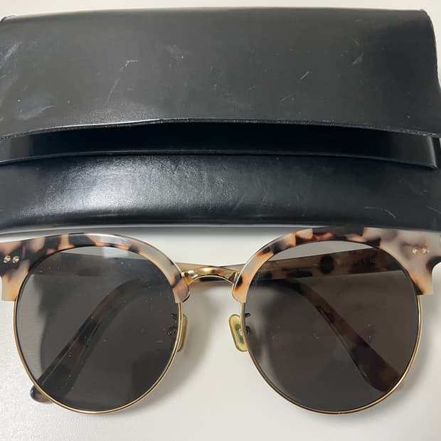 젠틀몬스터 문컷 선글라스