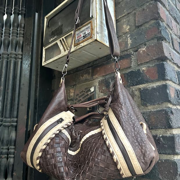 rare design 2000s JPN 라떼갸루 브라운 레더 크로스백