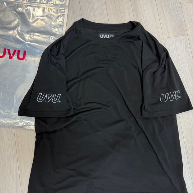 UVU 반팔 판매합니다 라지
