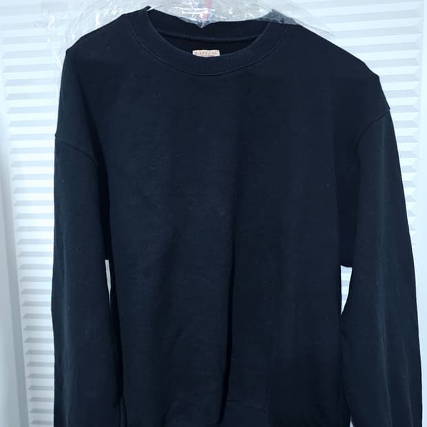 캐피탈 스마일 스웻셔츠