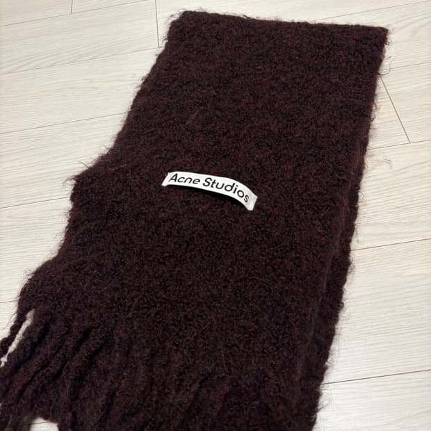 아크네 스튜디오 버건디 브라운 머플러