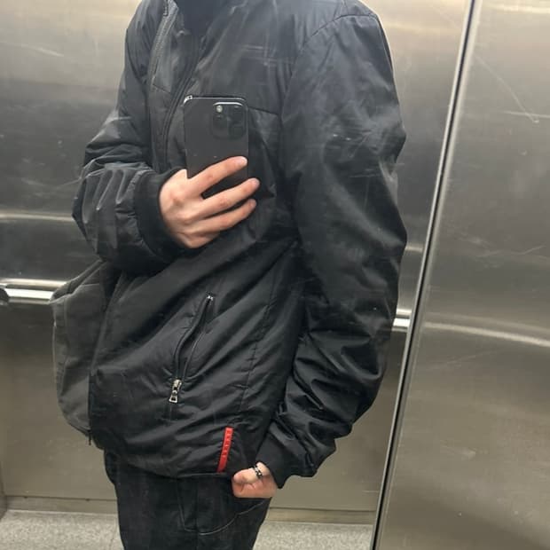 프라다 하이넥 자켓