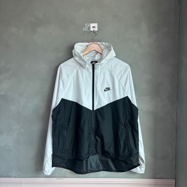 나이키 윈드러너 바람막이 흰검