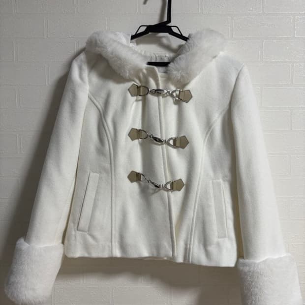 세실맥비 화이트 퍼 후드 더플 숏코트 무스탕 달천깔 양산형