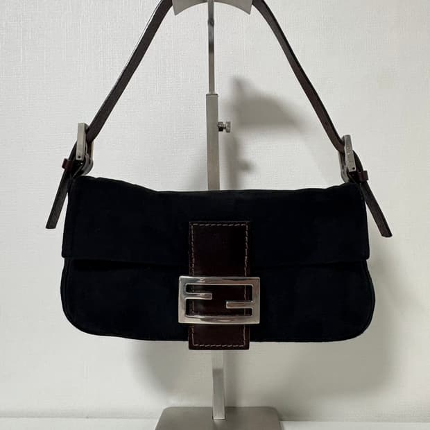 펜디 스웨이드 바게트백