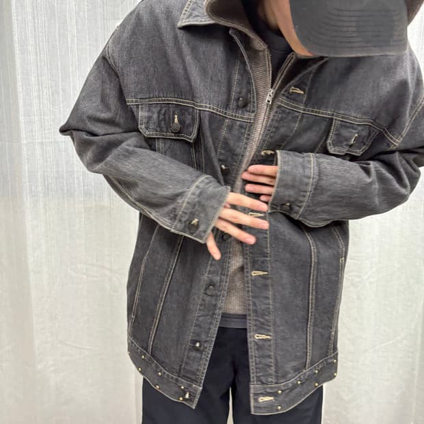 MAJAH FLAVAH 마자플라마 스터드 디테일 블랙 데님 자켓