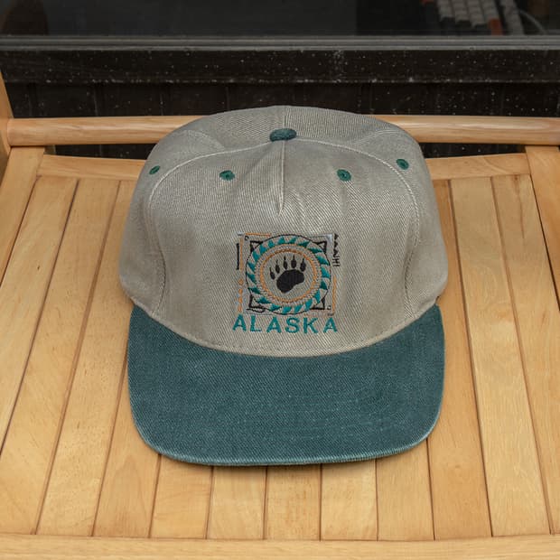 Alaska Bear Paw 투톤 캡