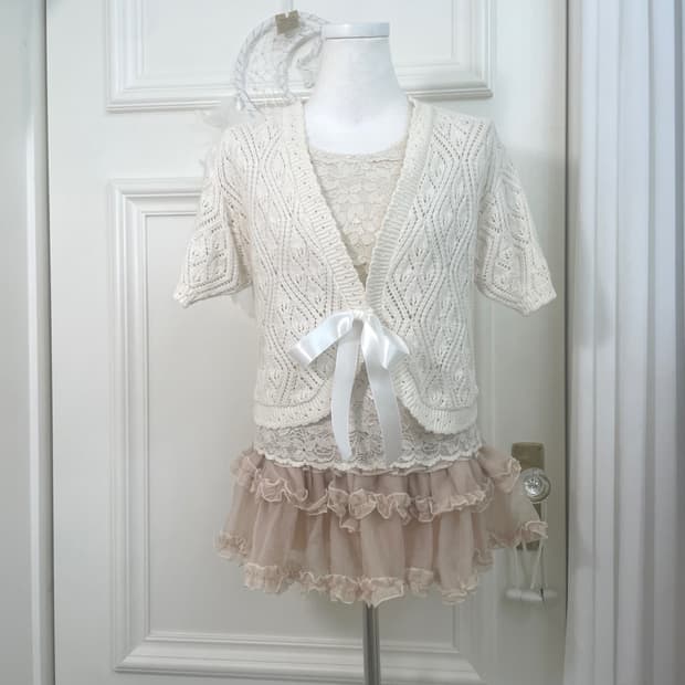 ivory bolero cardigan&beigw lace half to