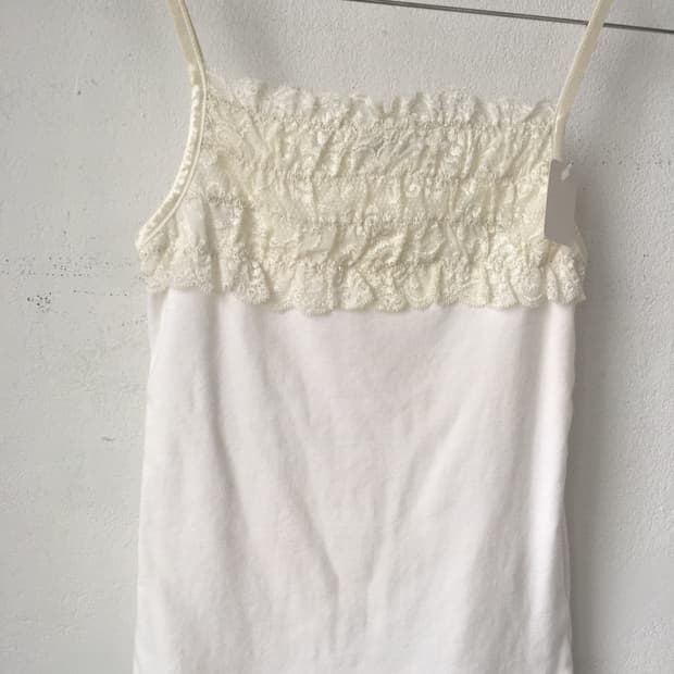 Lace point sleeveless