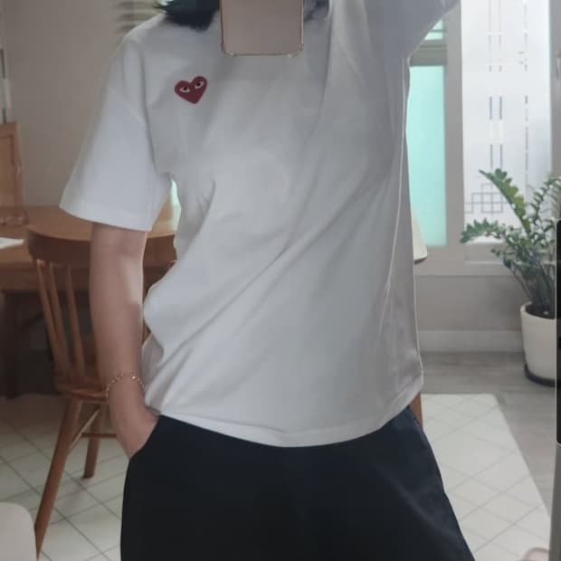 꼼데가르송 레드하트로고 반팔티 화이트L