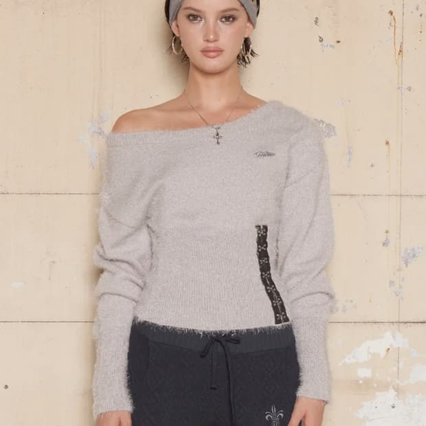 힐다 플러피 코르셋 원숄더 니트