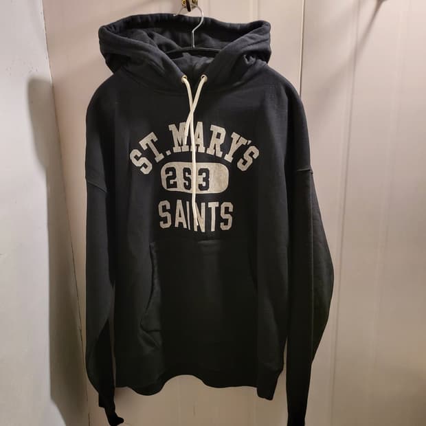 아웃스탠딩 후드티