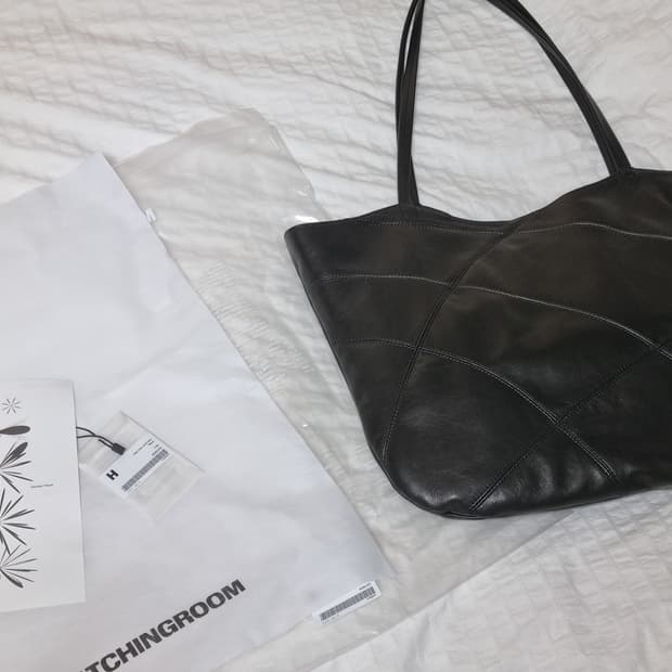 해칭룸 웹 토트백 블랙