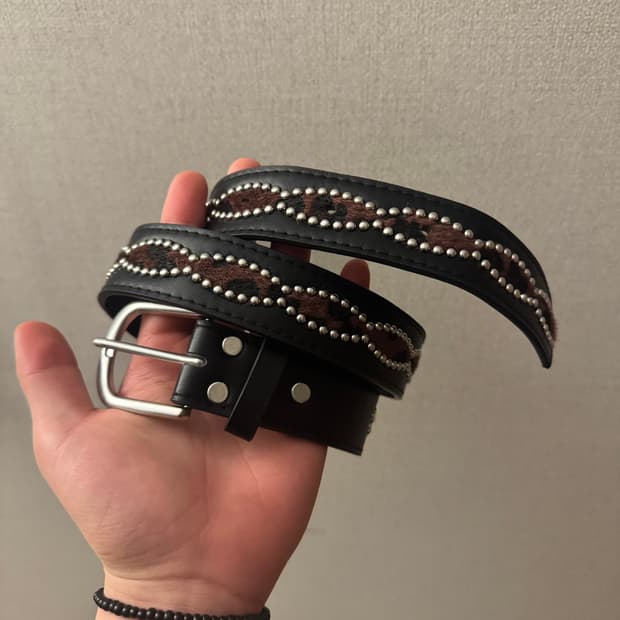 송치털 스터드 가죽 벨트 팝니다!