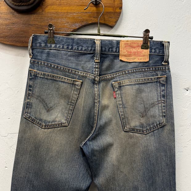 30) Levi’s 517 Boots-cut Denim Pants