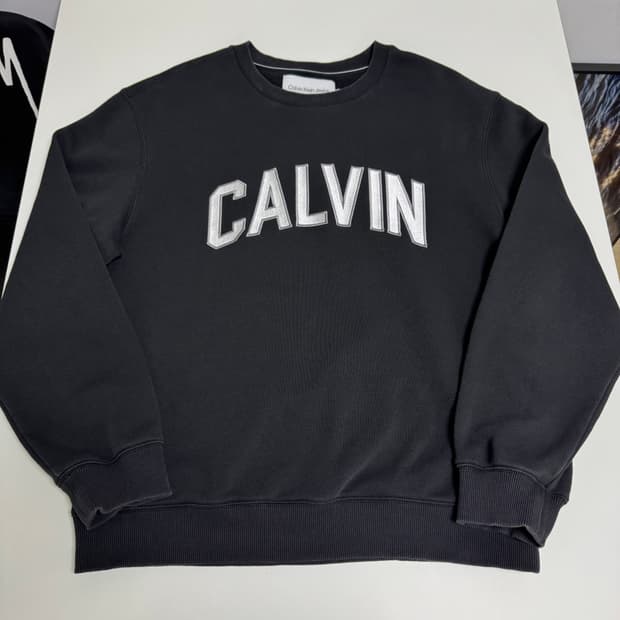 CK 릴렉스핏 CALVIN 로고 기모 스웨트셔츠