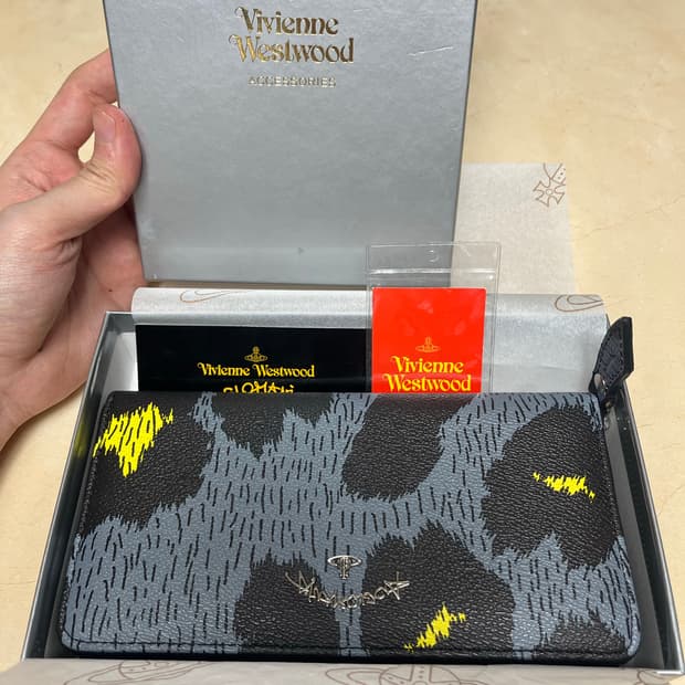 비비안웨스트우드 장지갑 새것 앙골라마니아