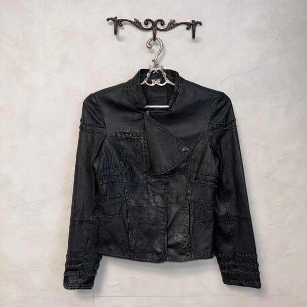 Black stitch ruffle lapel leather jacket