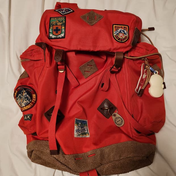 폴로 스웨이드 트림 백팩 레드