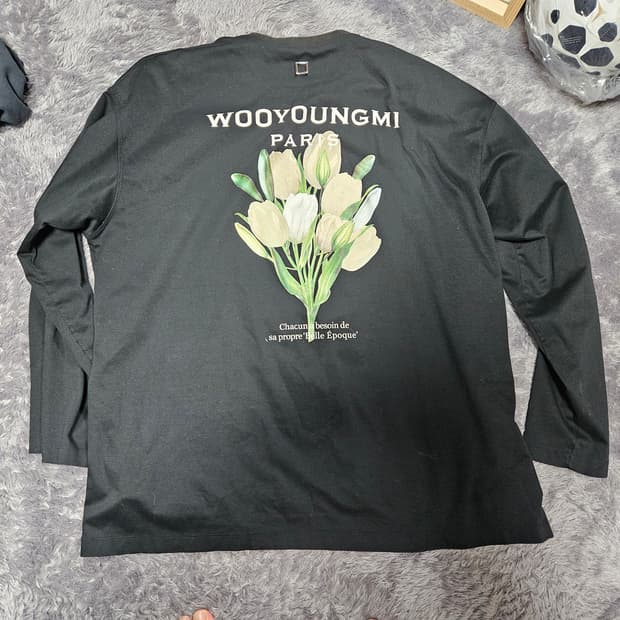 우영미 블랙 플라워 롱슬리브 티셔츠 48